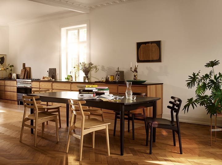 J48 tuoli, Oak nature lacquered-black leather FDB Møbler