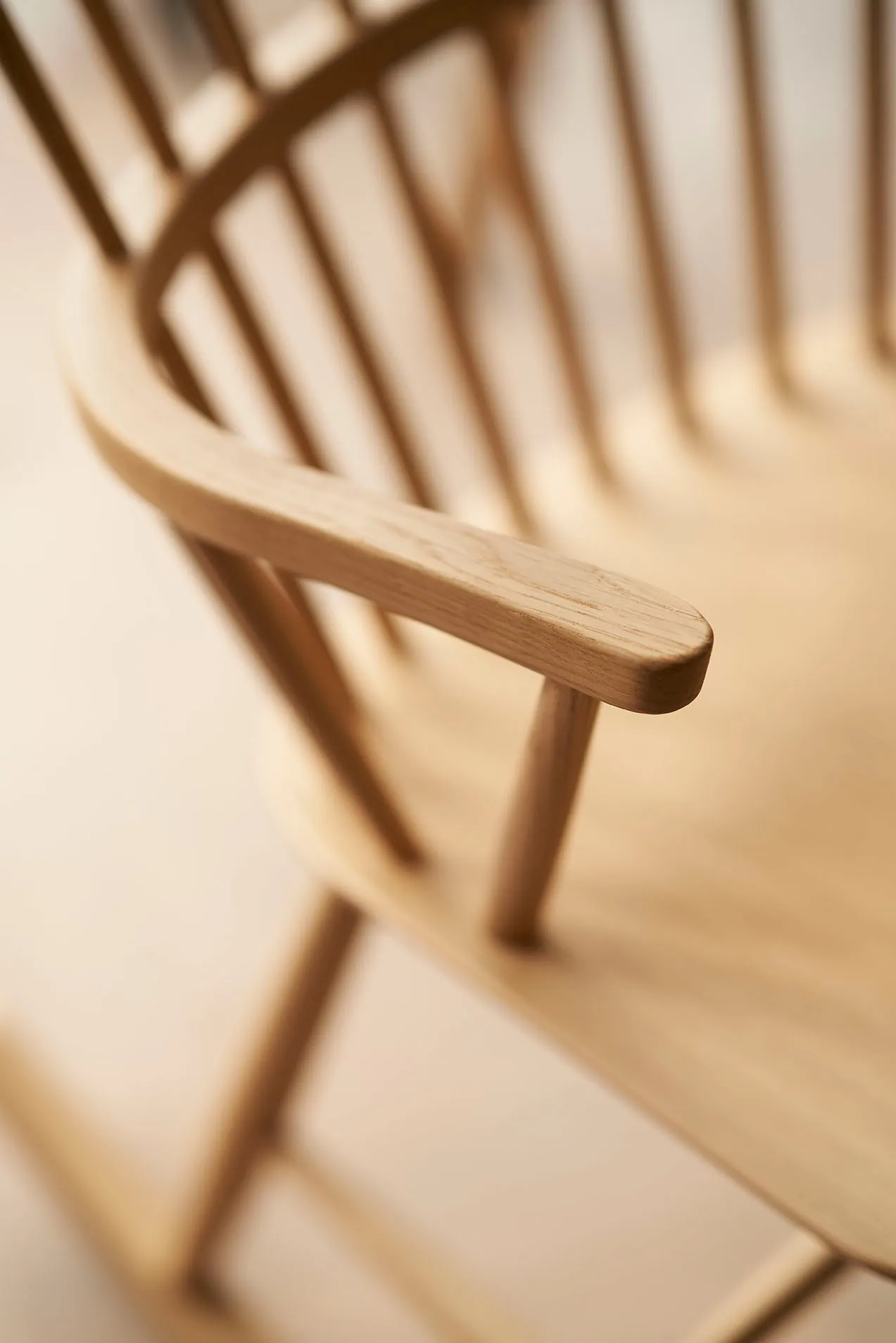 J52G keinutuoli, Tammi nature oil FDB Møbler