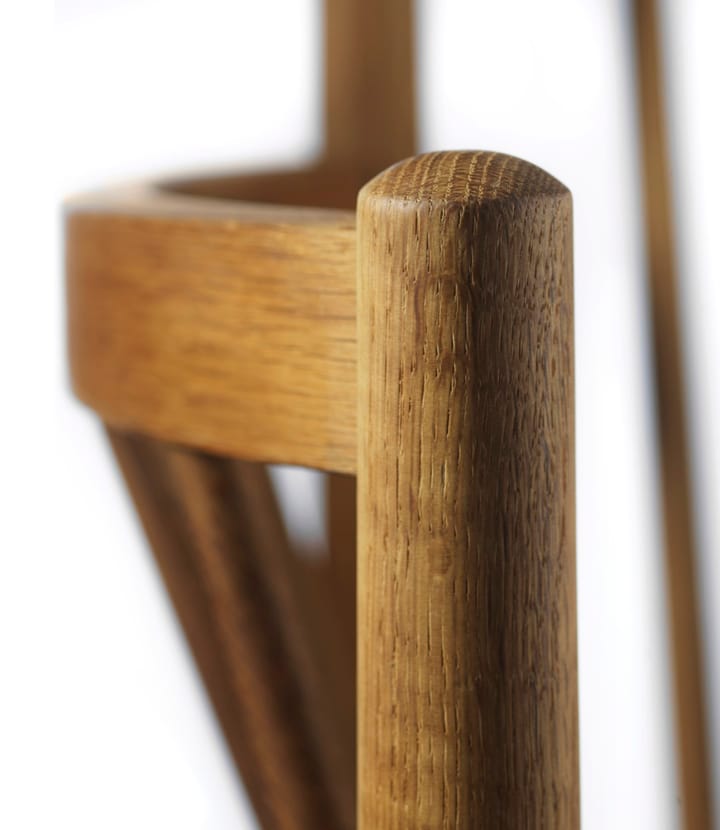 J81 käsinojatuoli, Smoked oak oiled-nature FDB Møbler