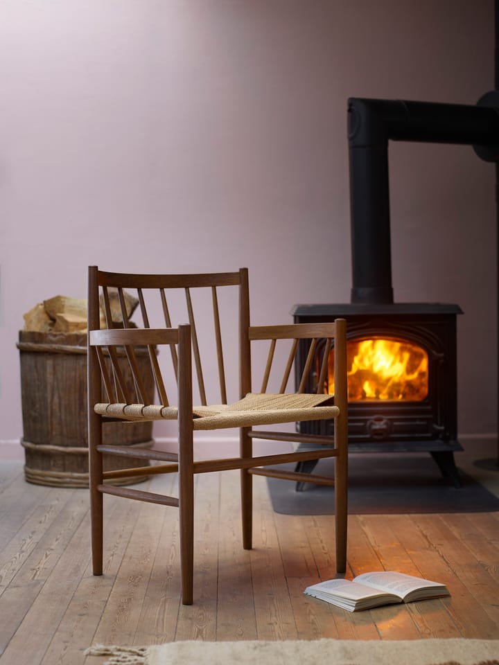 J81 käsinojatuoli, Smoked oak oiled-nature FDB Møbler