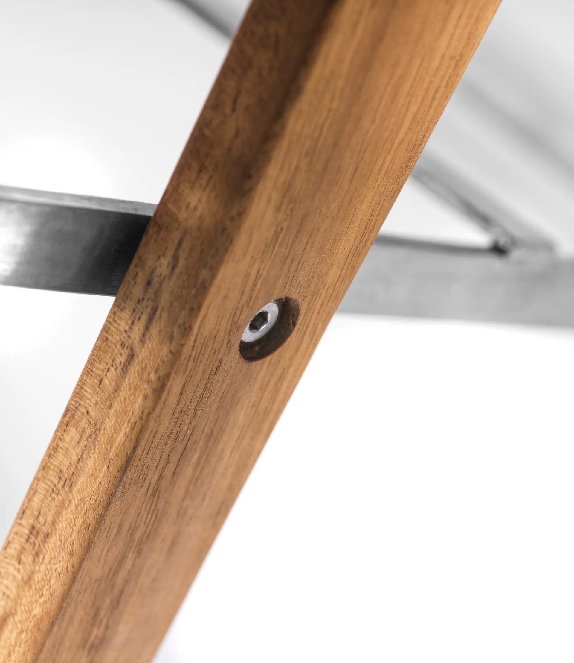 M24 Lilleø parvepenkki, Teak-ruostumaton teräs FDB Møbler