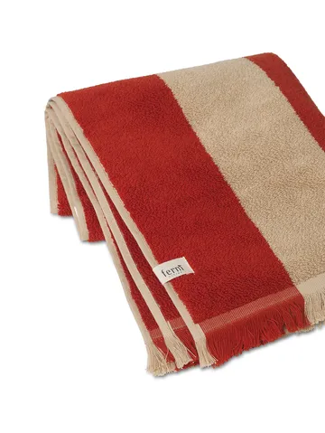 Alee pyyhe 50x100 cm - Vaalea kameli-punainen - Ferm Living