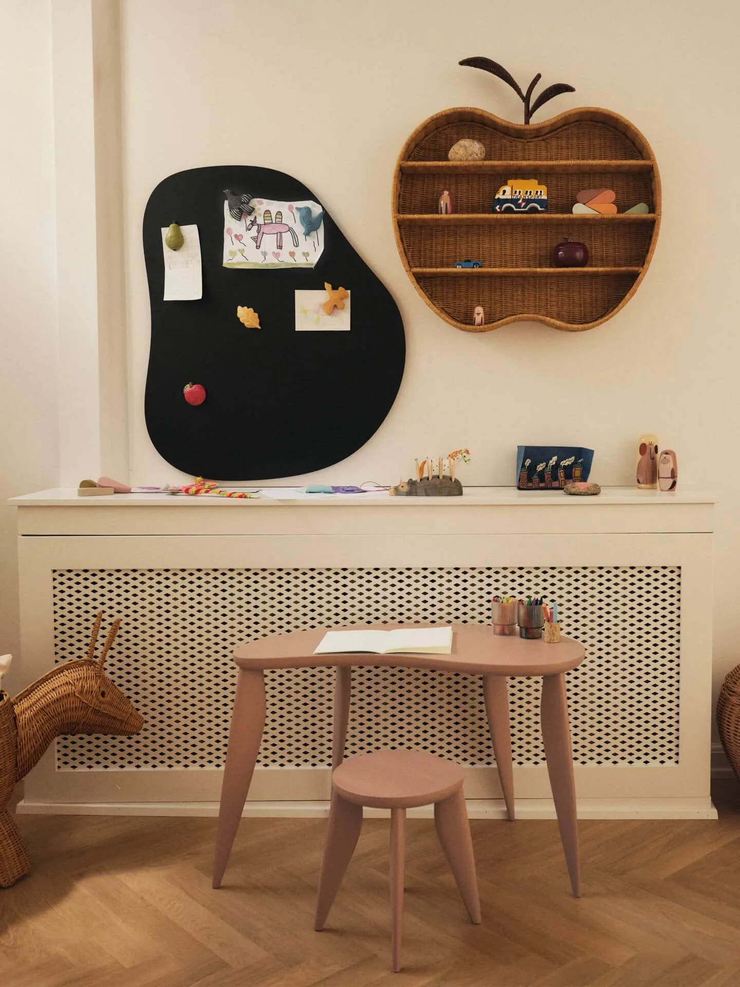 Apple punottu seinähylly, Natural, 70x12,5x68 cm Ferm Living