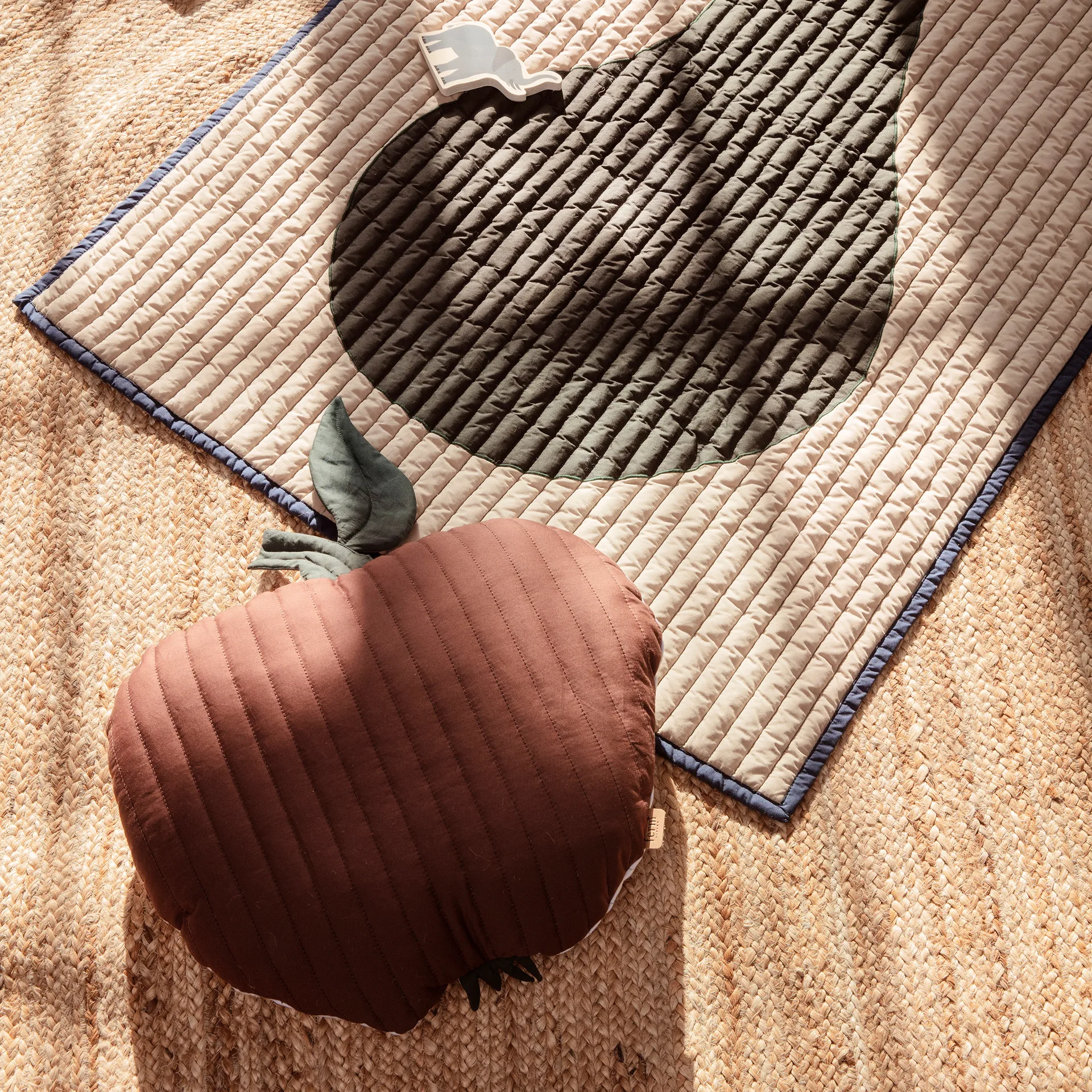 Apple tyyny 45x49 cm, Cinnamon Ferm Living