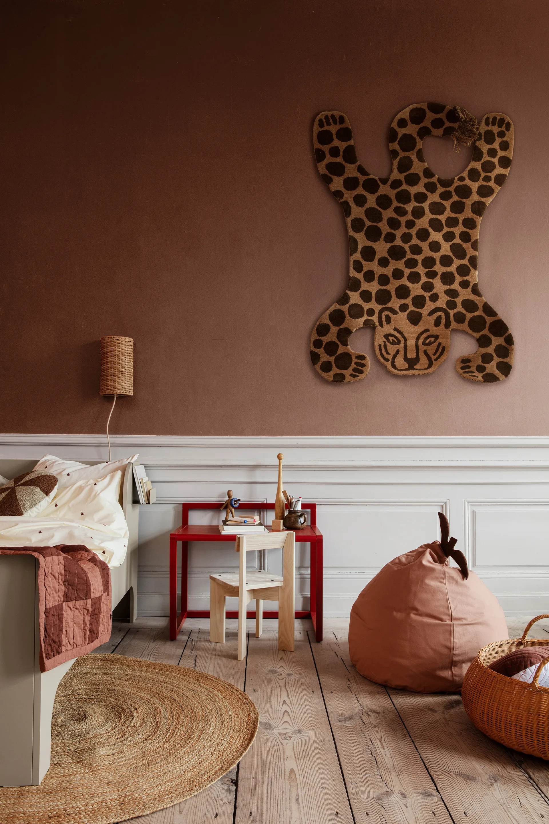 Ark syöttötuoli, Tuhka Ferm Living