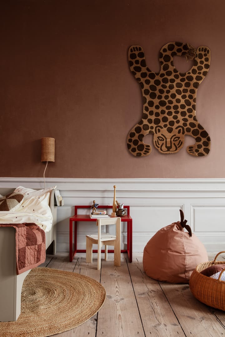 Ark syöttötuoli, Tuhka Ferm Living