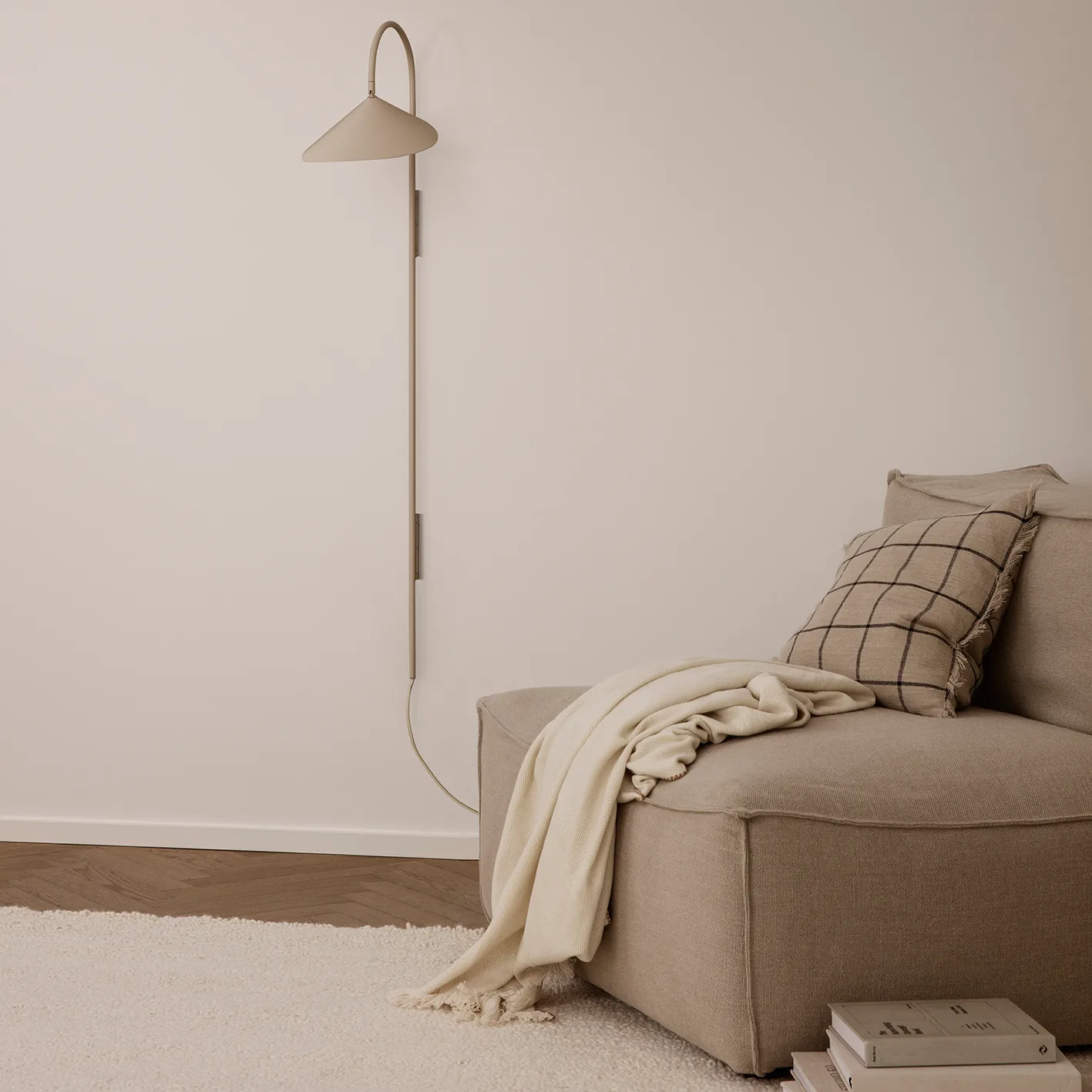 Arum seinävalaisin 127 cm, Cashmere Ferm Living