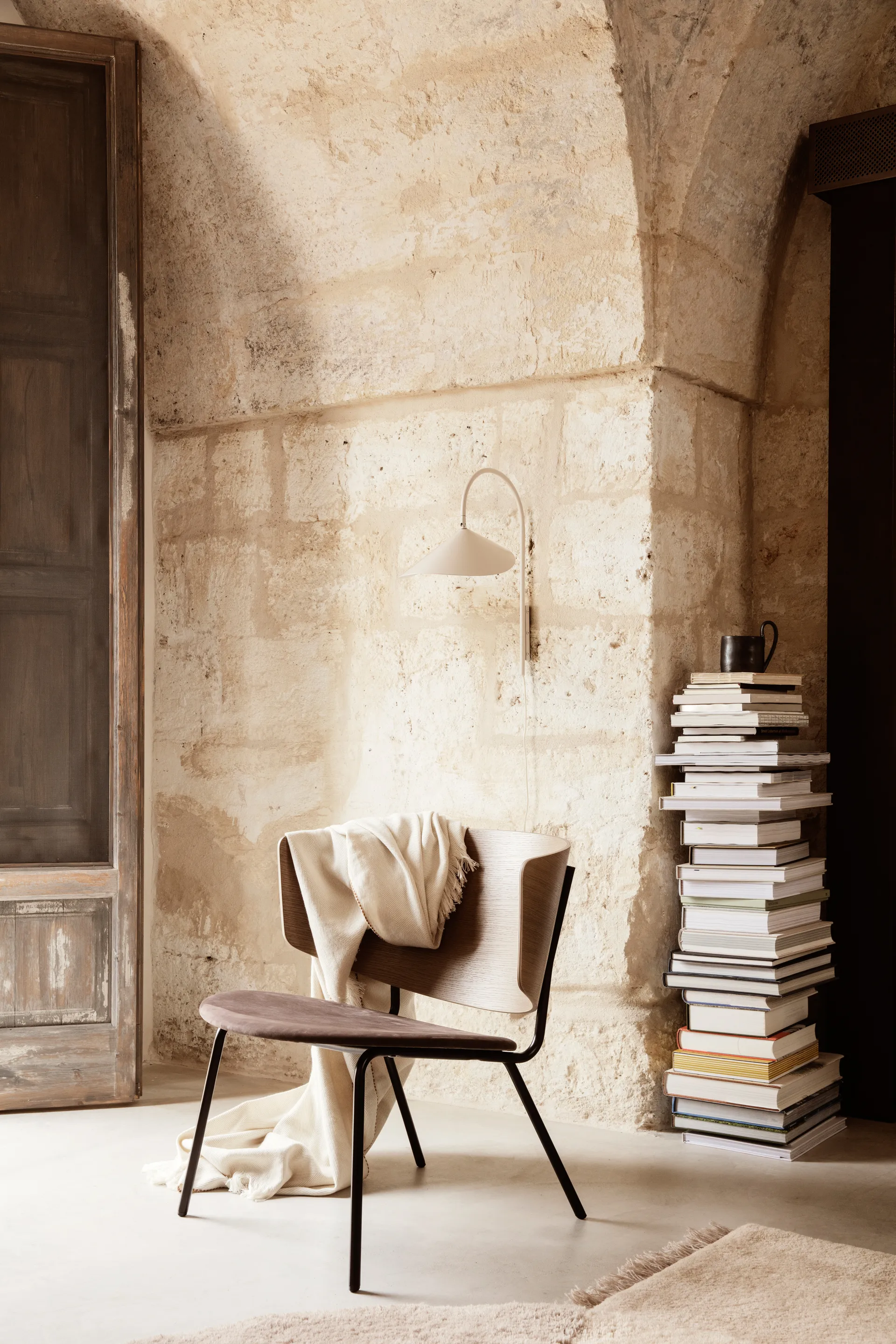 Arum swivel seinävalaisin, Cashmere Ferm Living