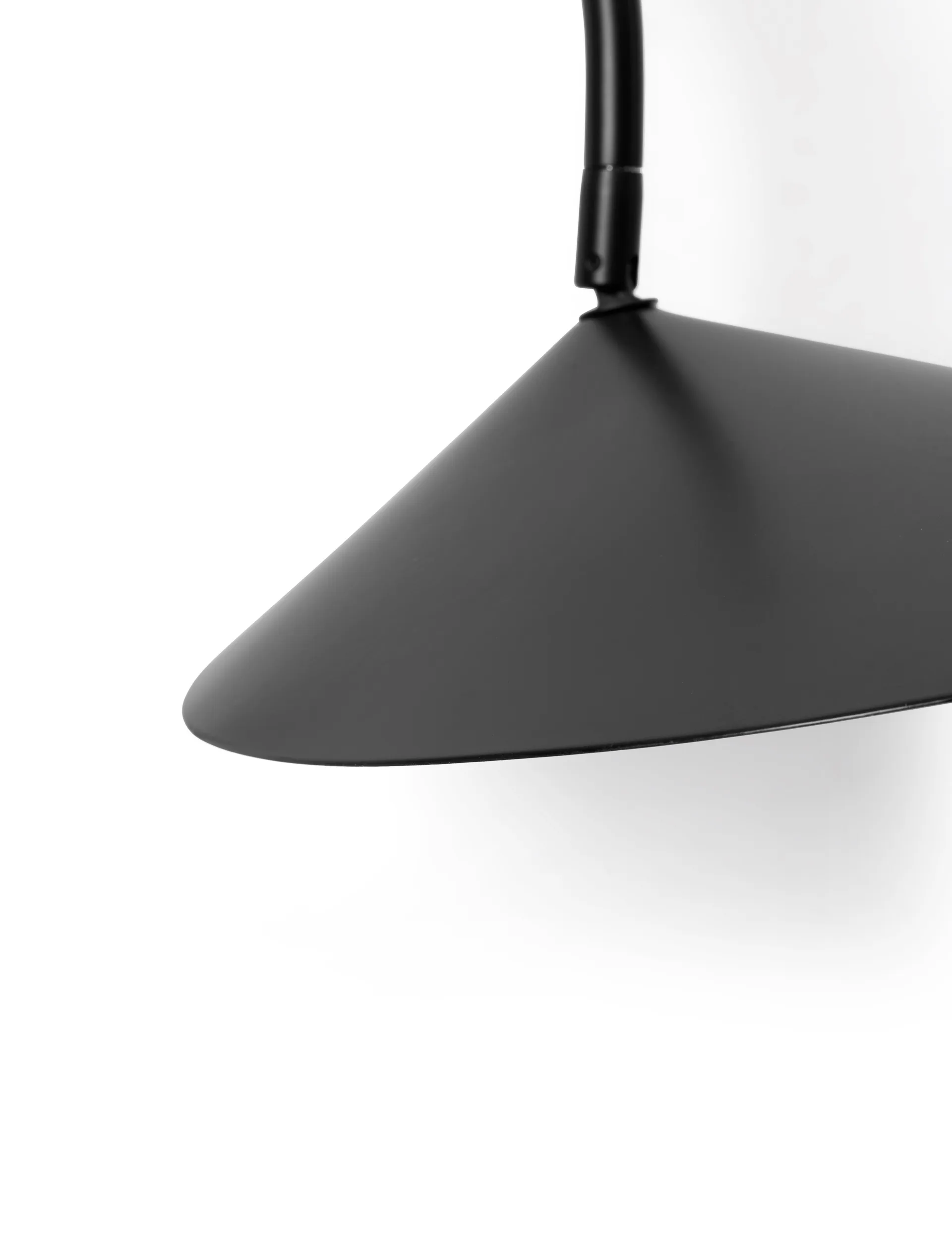 Arum swivel tall -seinävalaisin, Black Ferm Living
