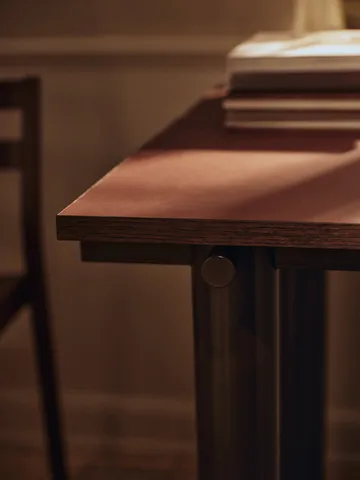 Atura ruokapöytä - Dark chocolate-burgundy, 90x200 cm - Ferm Living