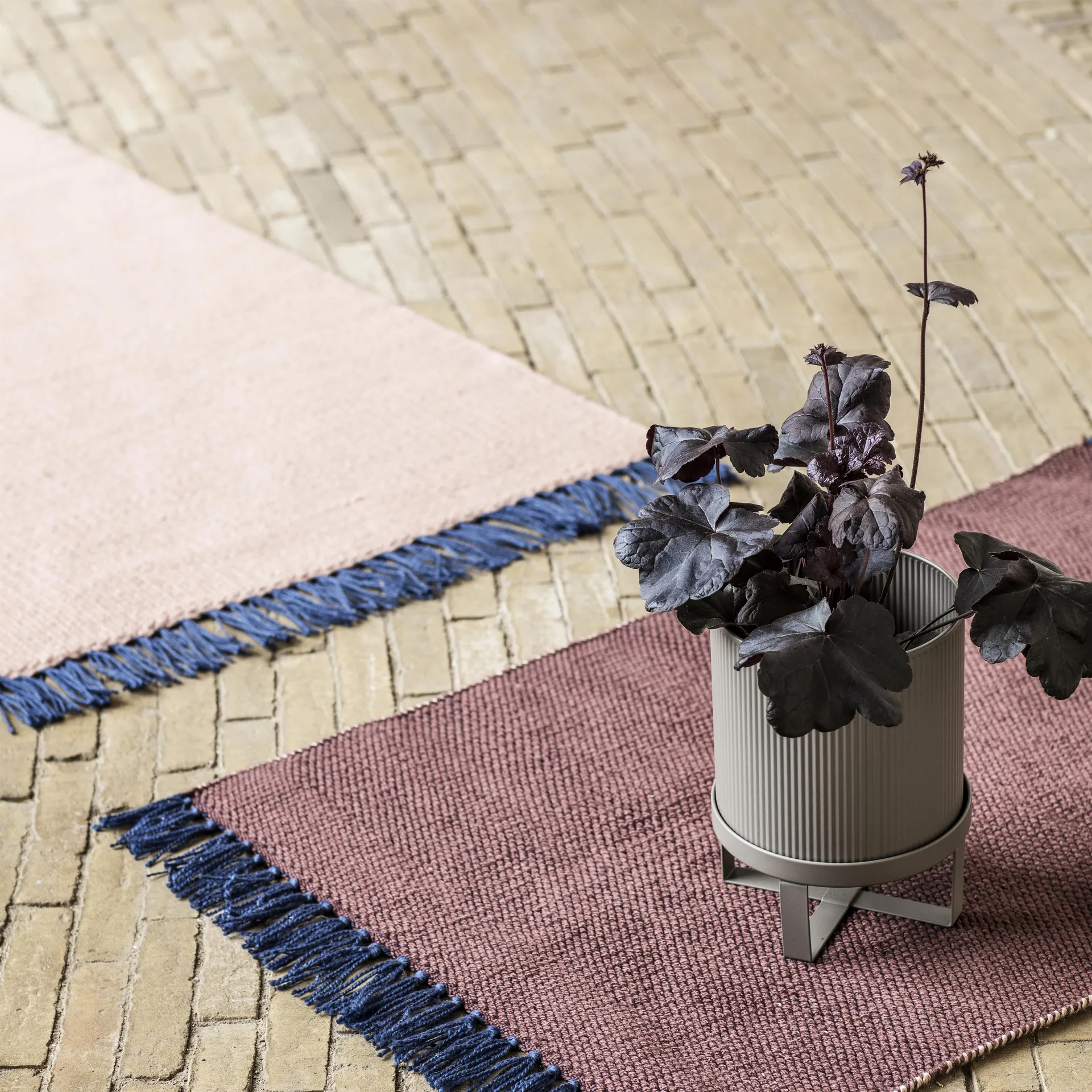 Bau -kukkaruukku pieni Ø18 cm, harmaa Ferm Living