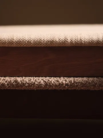 Boda nojatuoli - Verhoiltu istuin, natural oak-off-white - Ferm Living