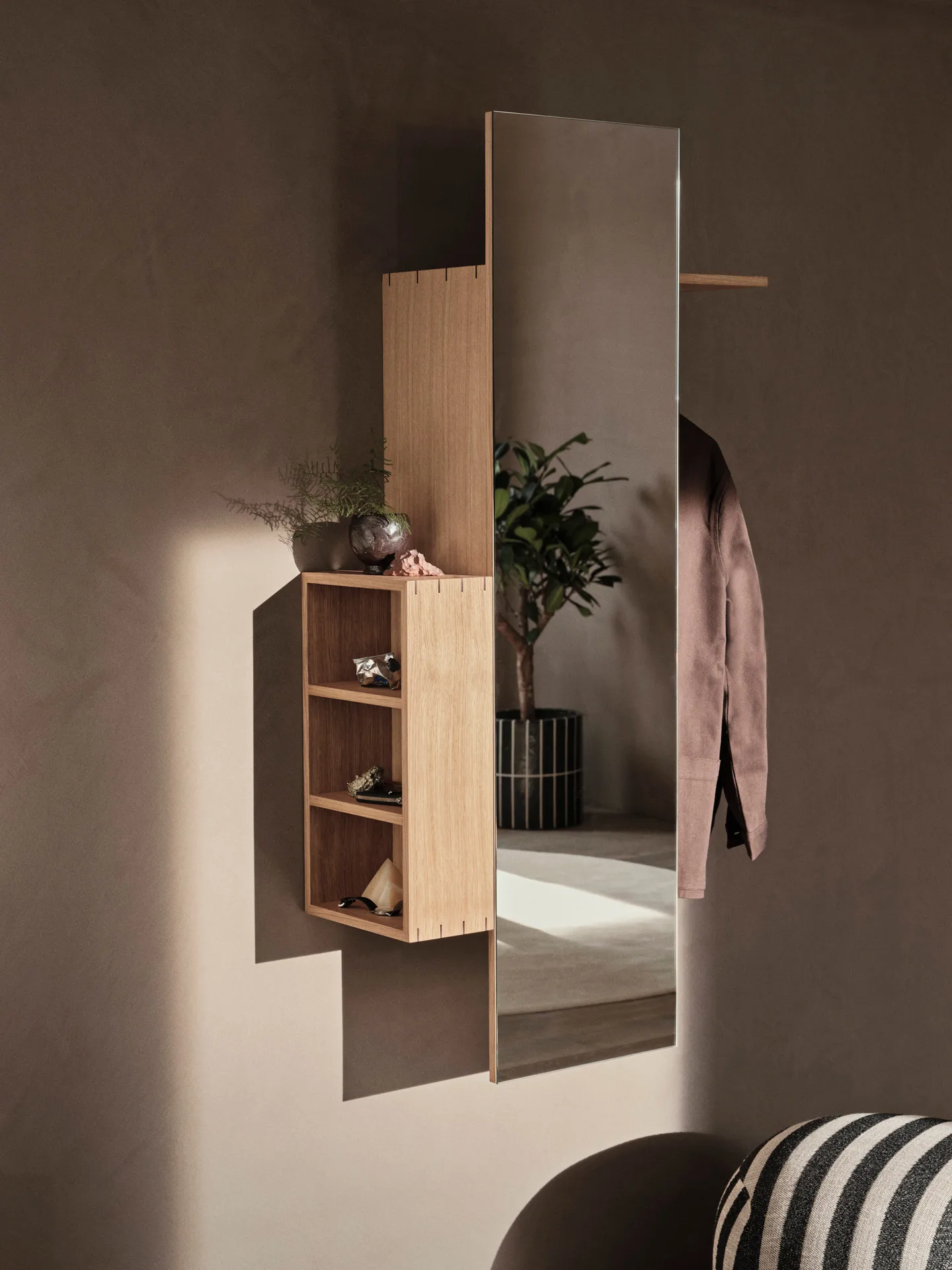 Bon hallway cabinet vaateteline peilillä, Oiled Oak Ferm Living