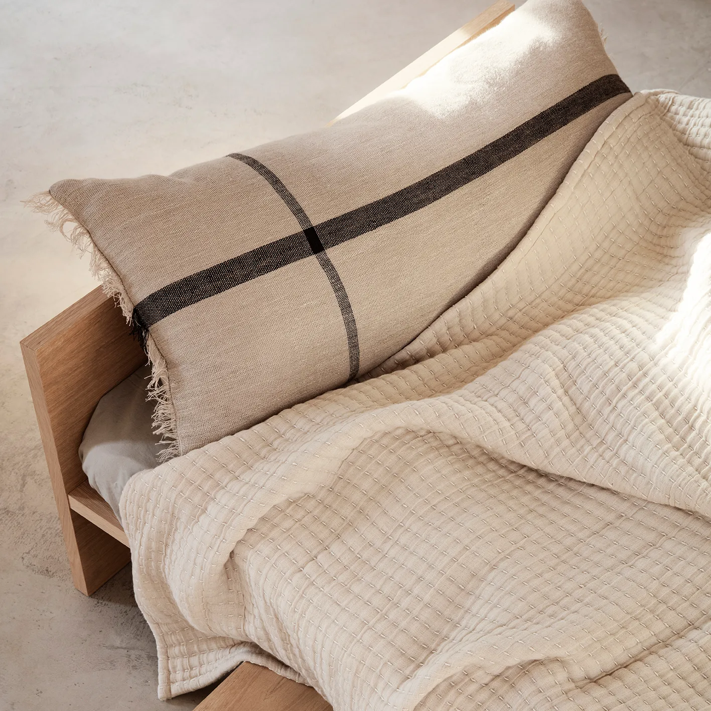 Calm tyyny camel-black, 38x88 cm Ferm Living