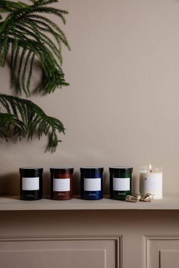 Christmas Calendar -tuoksukynttilä - Punaruskea - Ferm Living