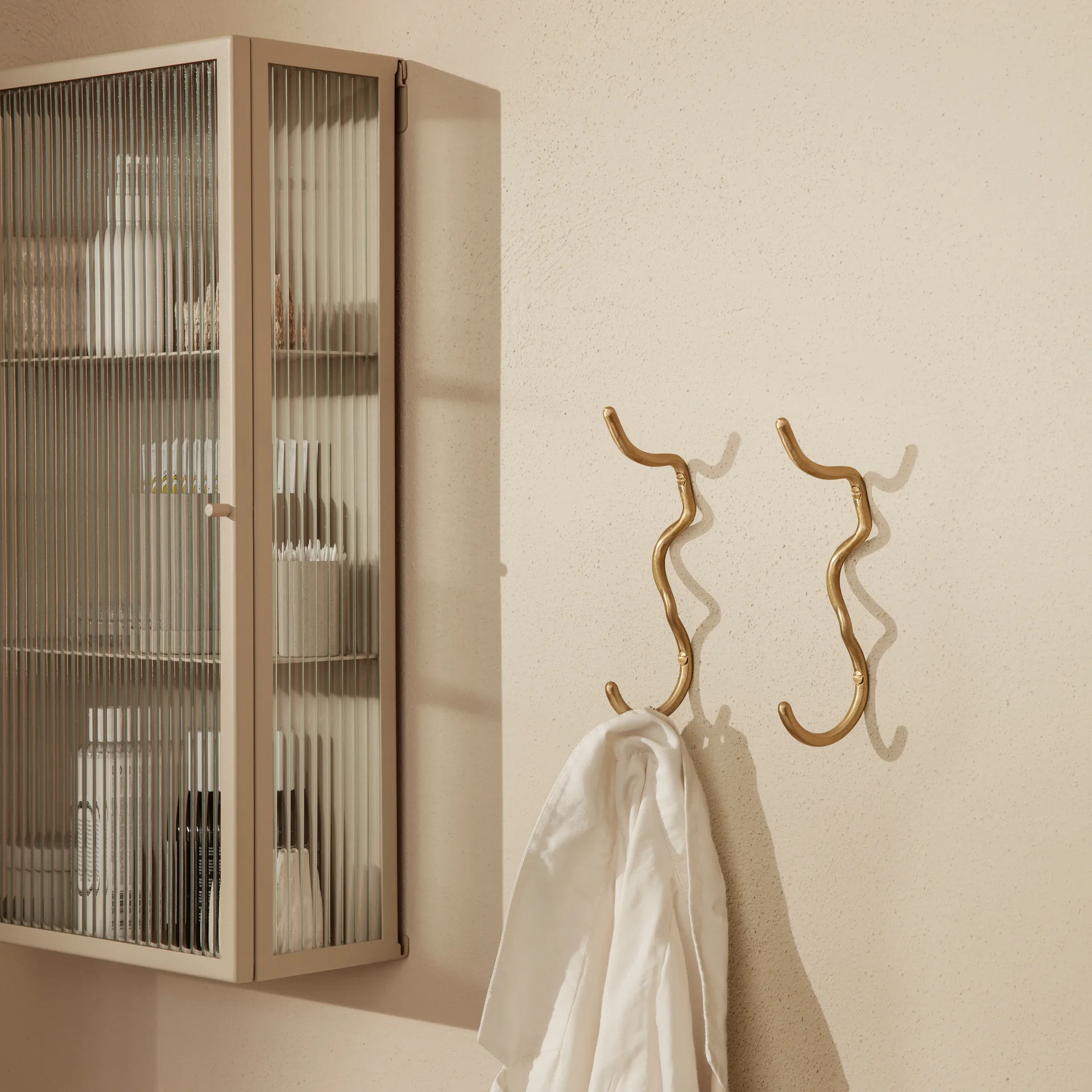 Curvature koukku, 1-osainen, Messinki Ferm Living