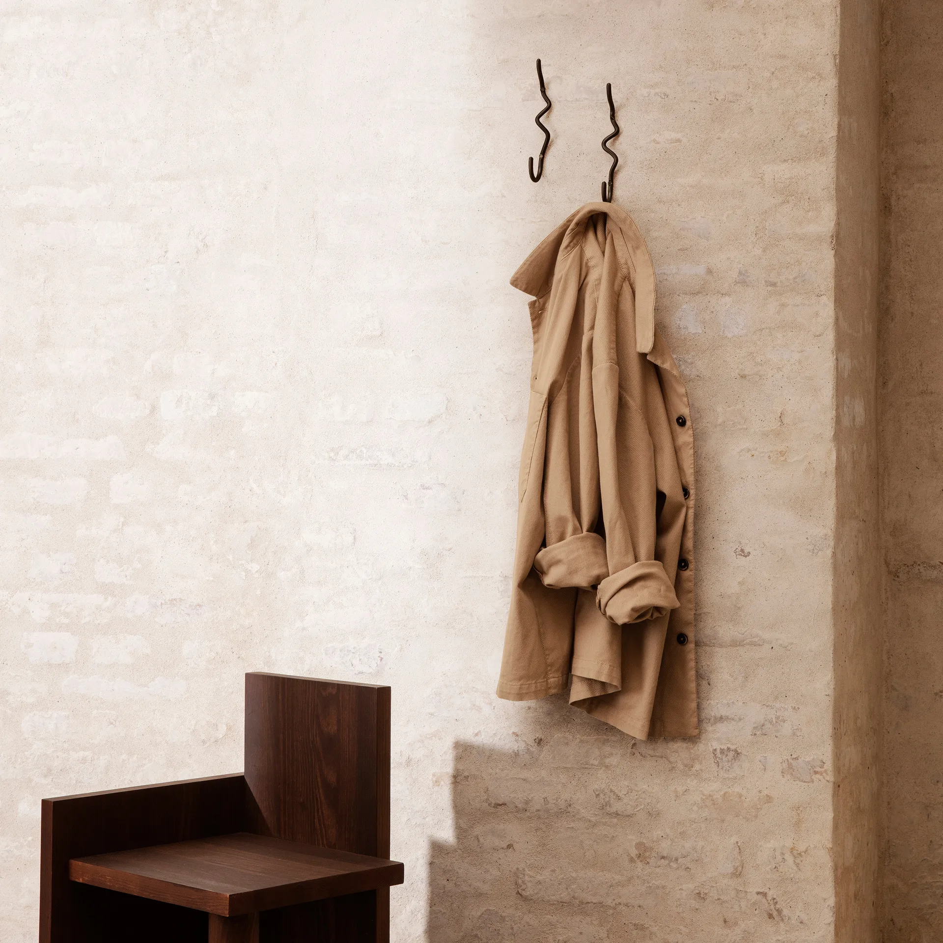 Curvature koukku, 1-osainen, Musta messinki Ferm Living