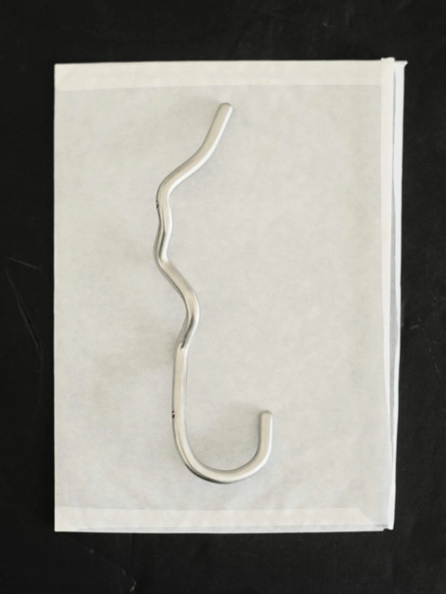 Curvature koukku, 1-osainen, ruostumaton teräs Ferm Living