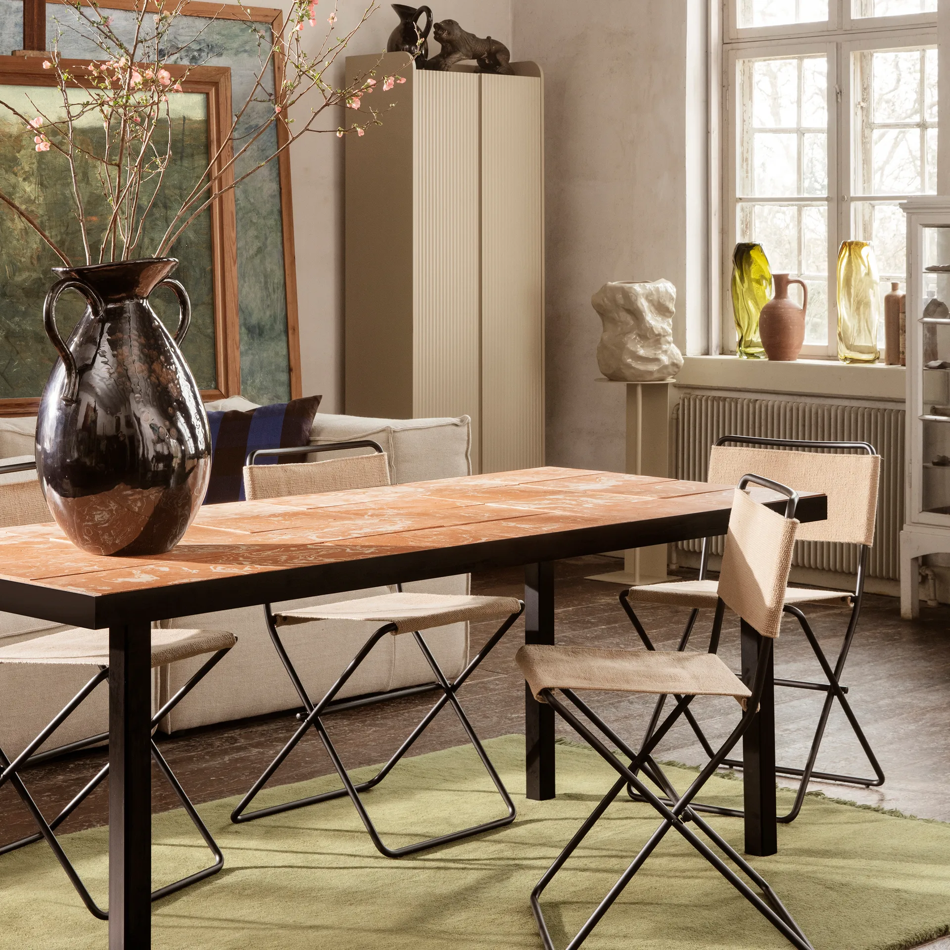 Desert tuoli, Black-sand Ferm Living