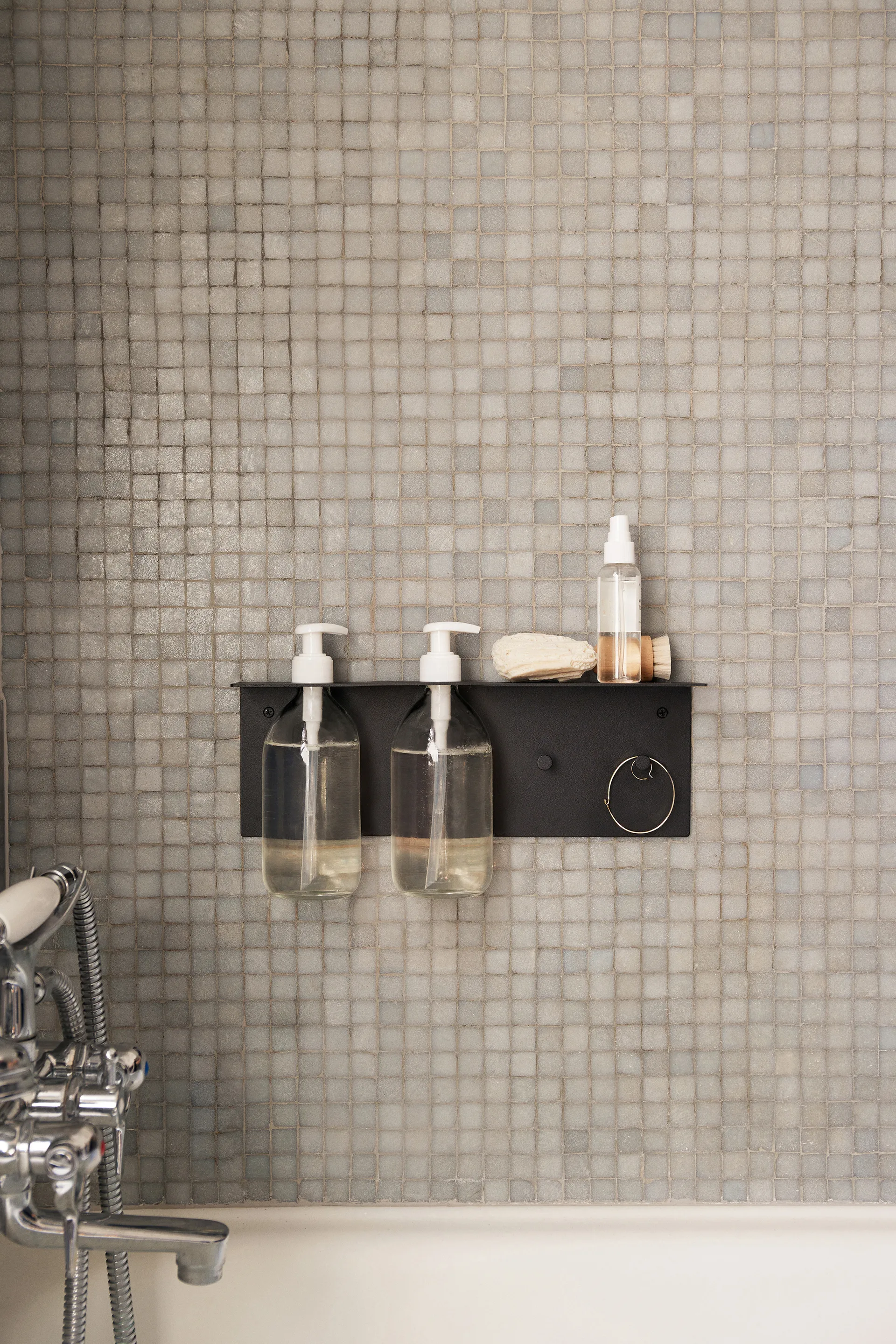 Dora kylpyhuoneen hylly, Black Ferm Living