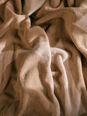 Ebb kylpypyyhe 100x150 cm - Sand, off-white - Ferm Living