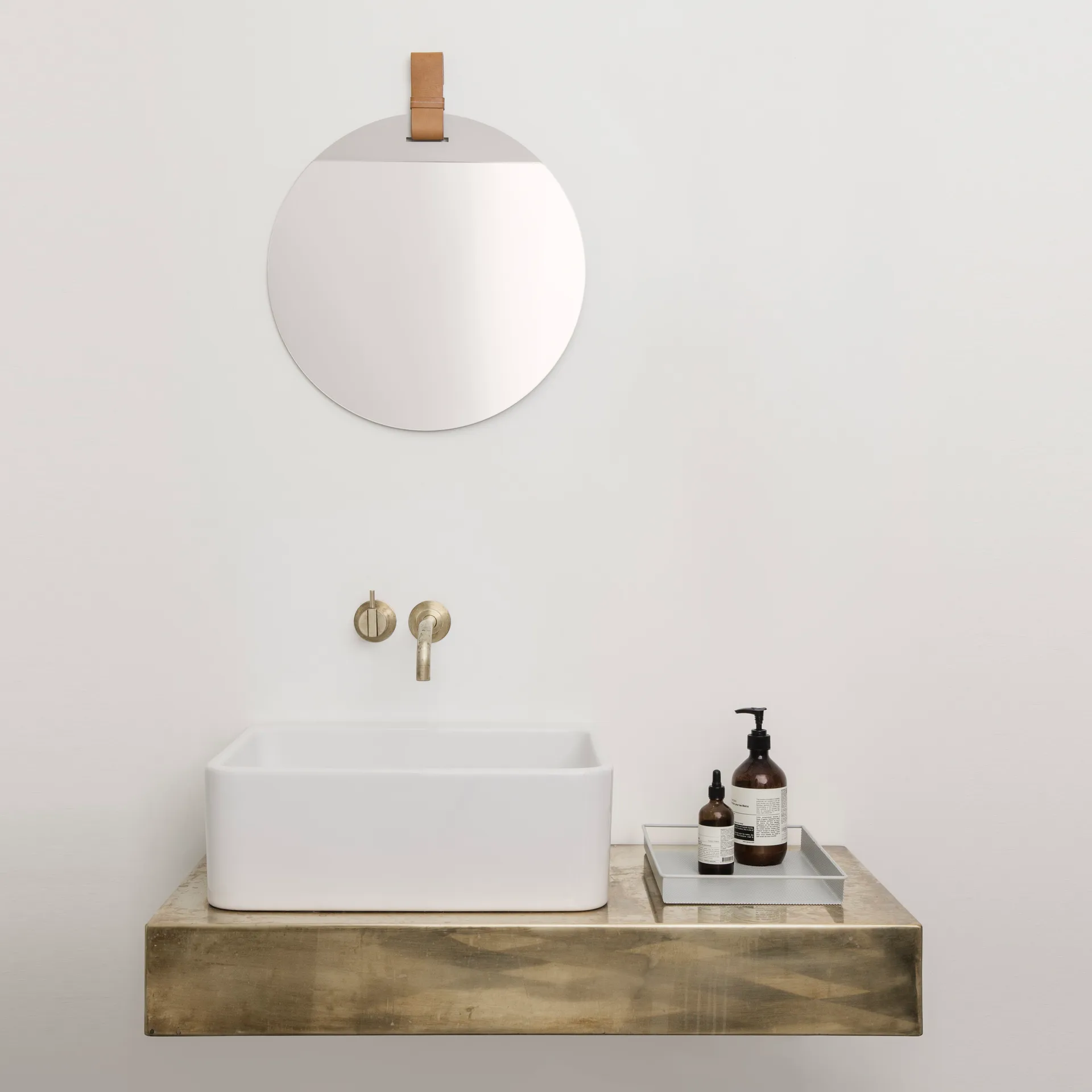 Enter peili, iso Ferm Living
