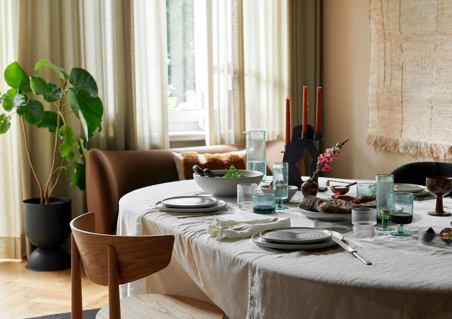 Erode kynttilänjalka 21 x 27 x 4 cm, Blackened Aluminium Ferm Living