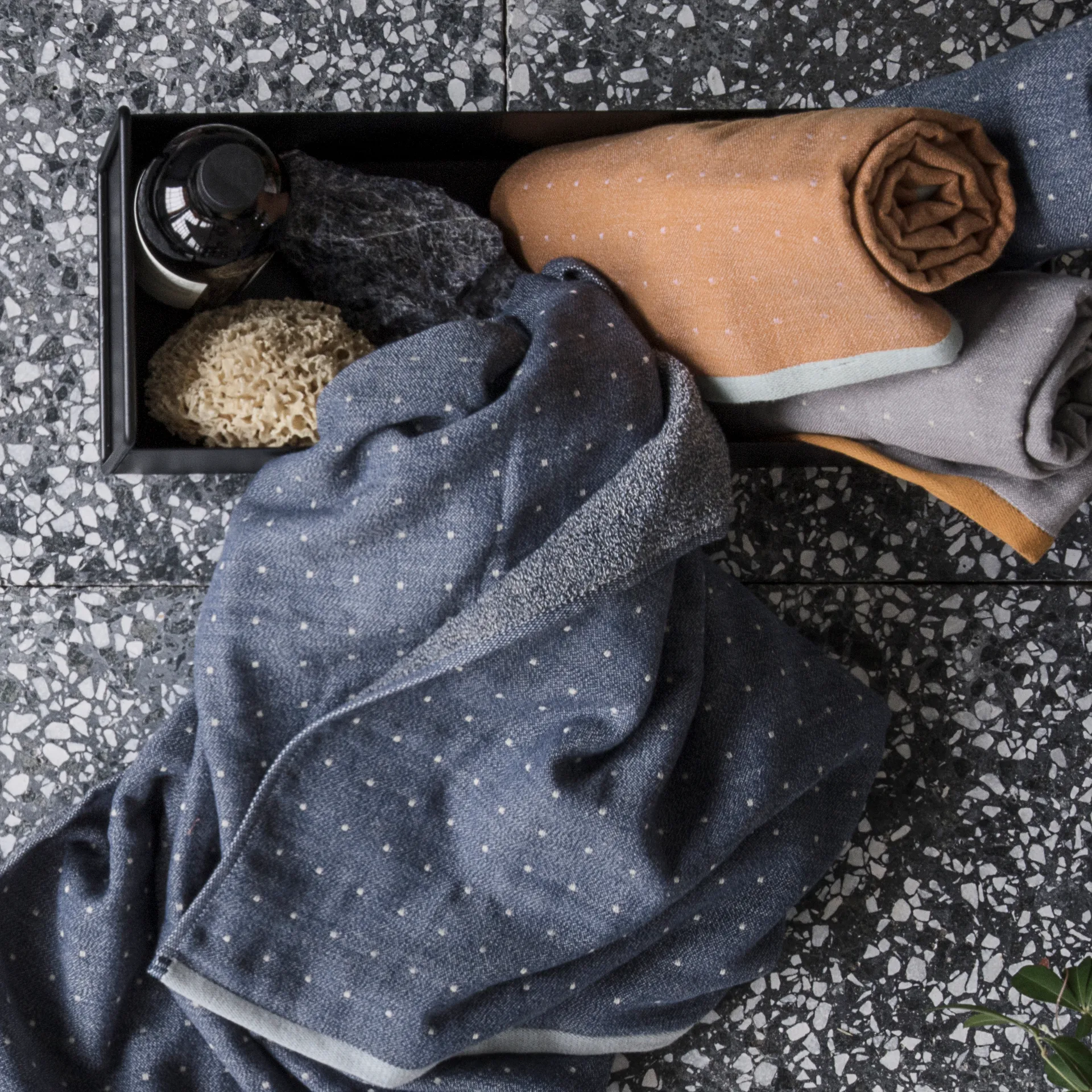 Ferm Living -kasviastia pieni, musta Ferm Living