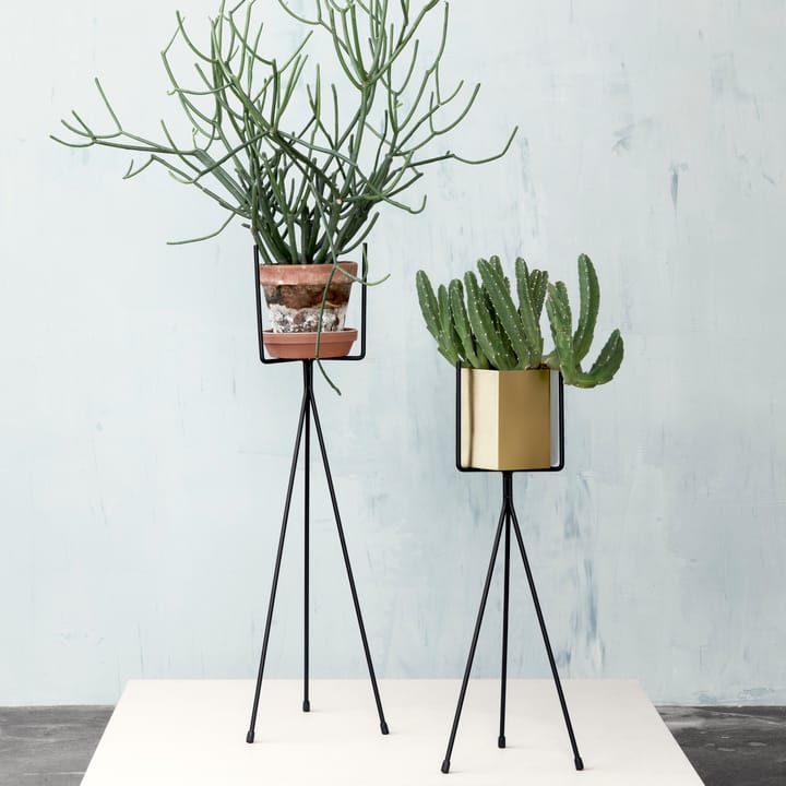 Ferm Living kukka-alusta musta, iso Ferm Living