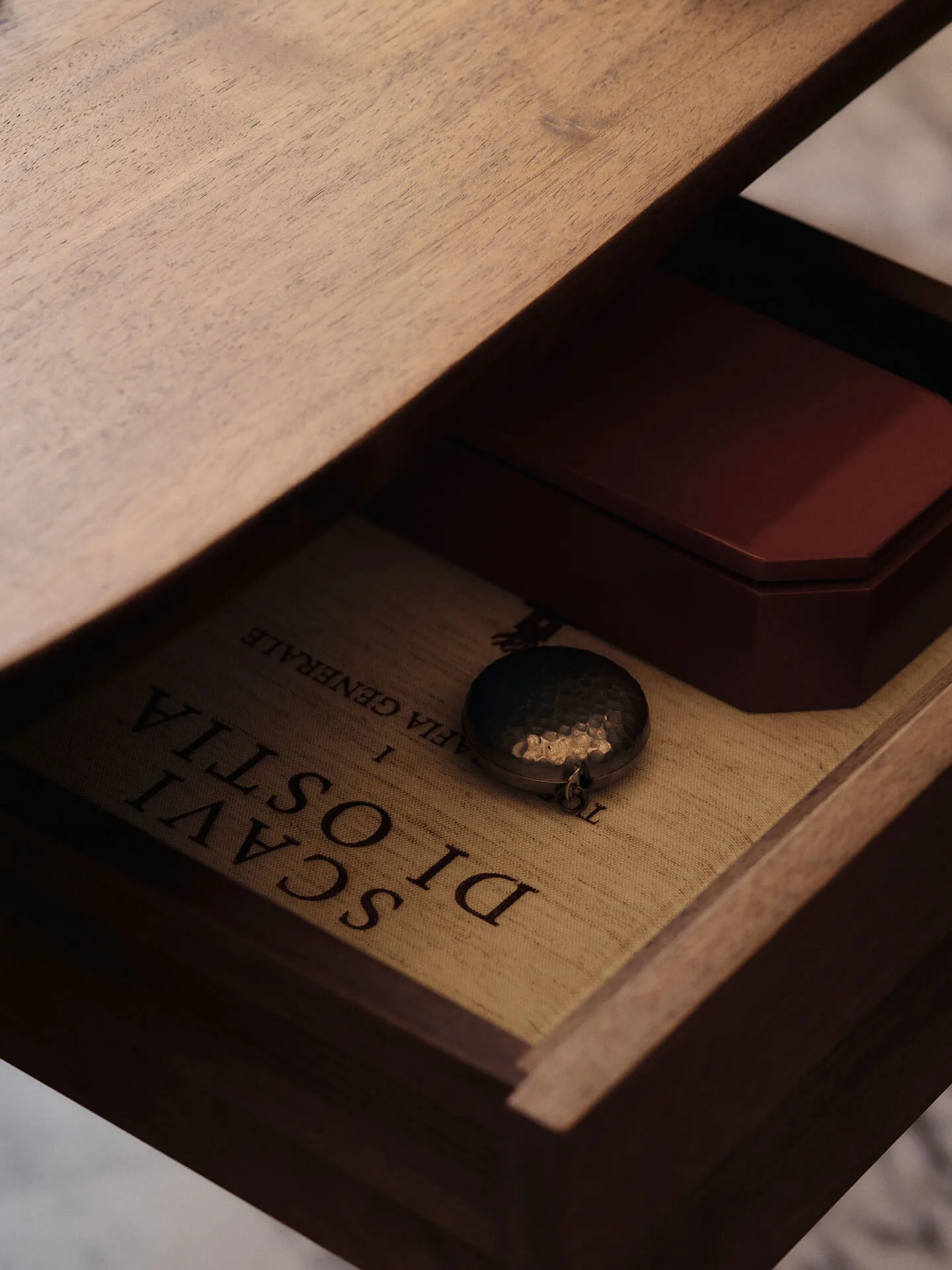 Feve-pöytä 160x86x73 cm, Walnut Ferm Living