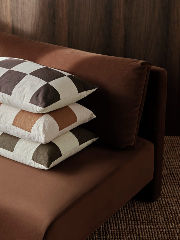 Fold patchwork tyynynpäällinen 40x60 cm - Coffee-undyed - ferm LIVING