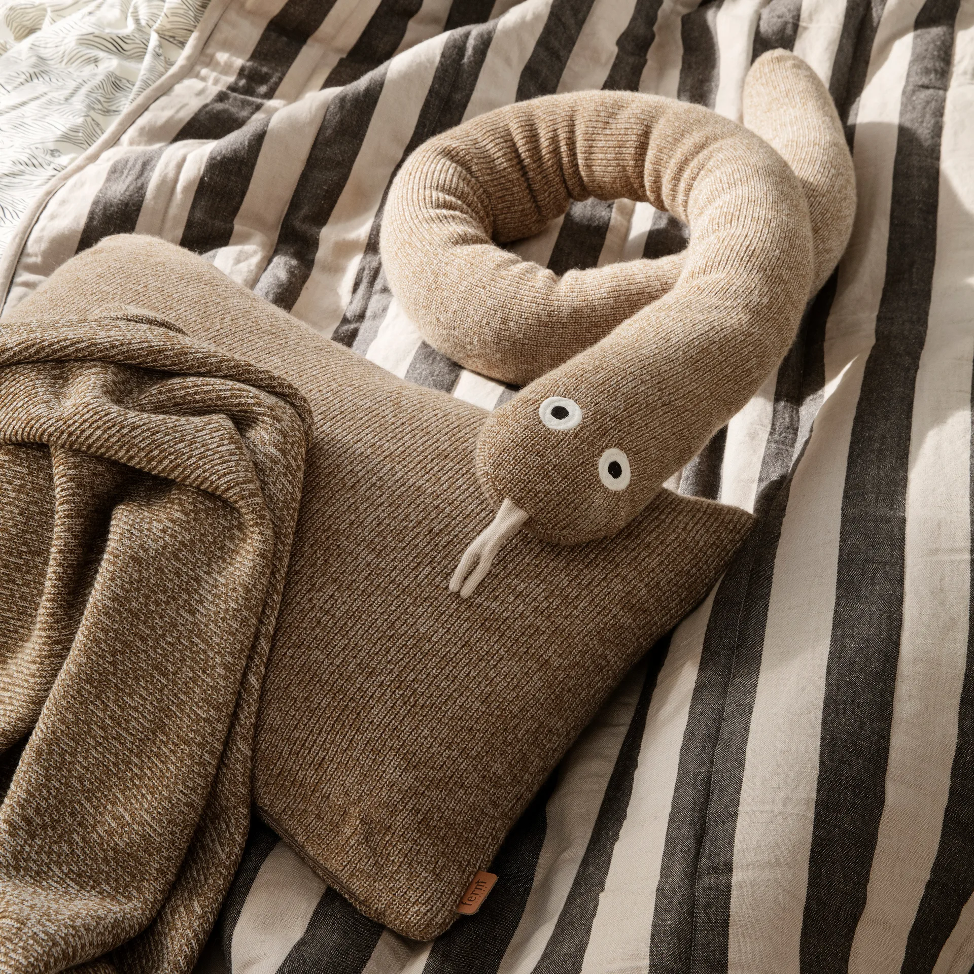 Grand huopa 120x170 cm, Sand-black Ferm Living