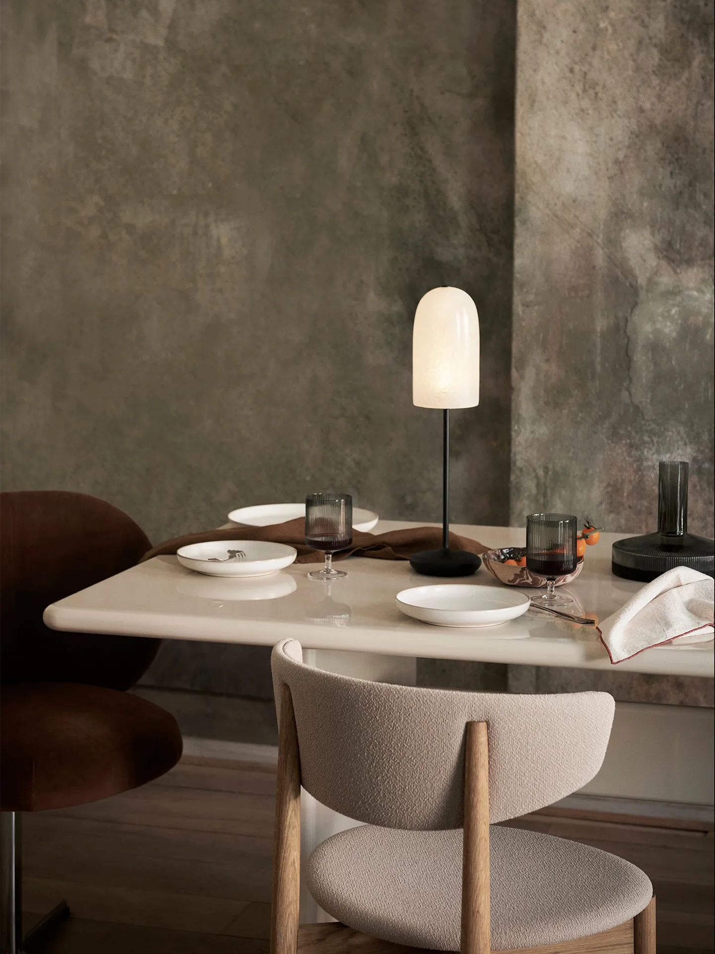 Gry pöytävalaisin, Musta-läpikuultava Ferm Living