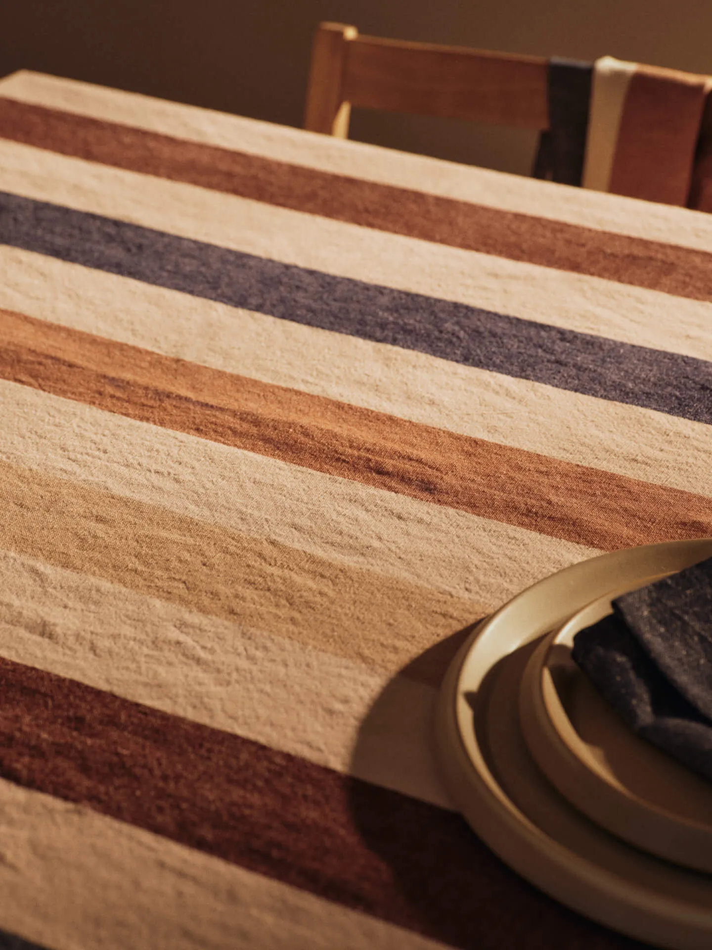 Hale pöytäliina, Cashmere-mocha-indigo blue, 150x240 cm Ferm Living