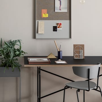 Herman Tuoli - Walnut, musta teräsrunko - Ferm Living