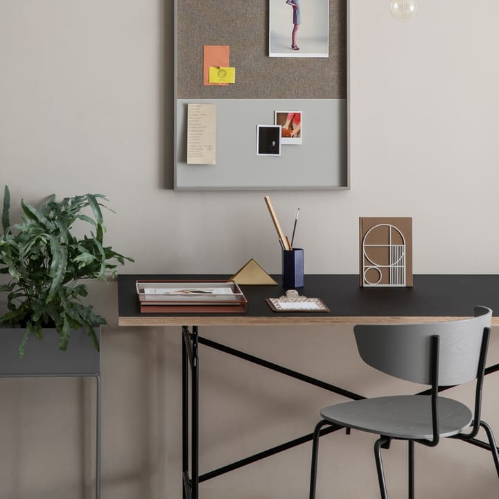 Herman Tuoli, Walnut, musta teräsrunko Ferm Living