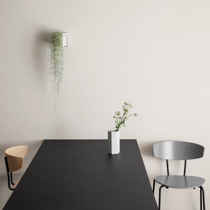 Herman Tuoli, Walnut, musta teräsrunko Ferm Living