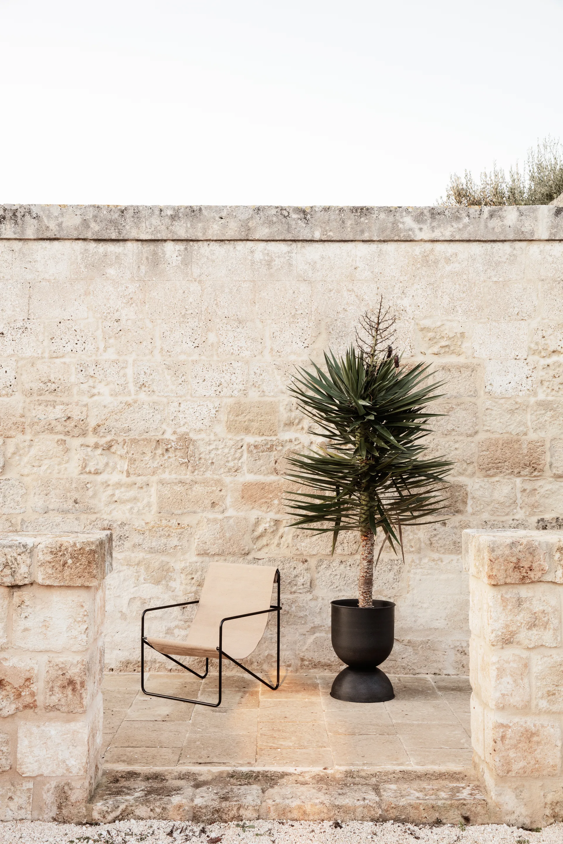 Hourglass ruukku, medium Ø41 cm, Musta-tummanharmaa Ferm Living