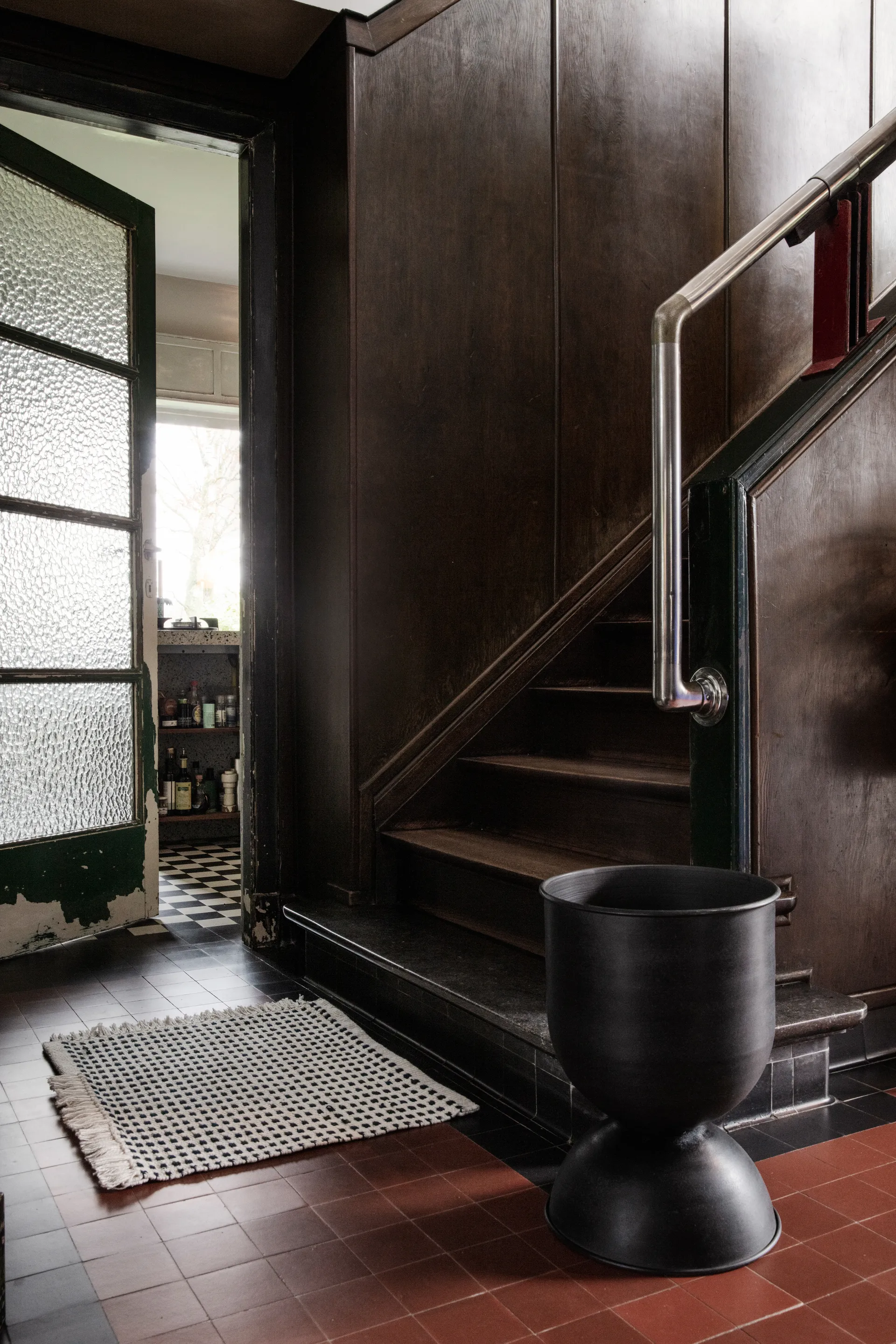 Hourglass ruukku, medium Ø41 cm, Musta-tummanharmaa Ferm Living