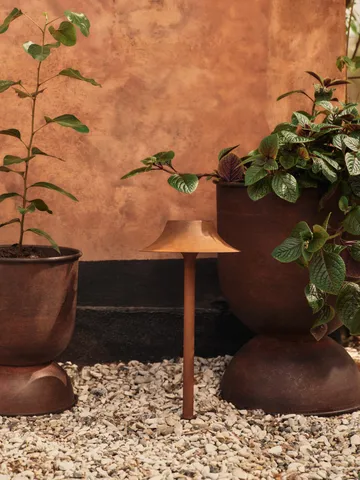 Hourglass ruukku, pieni Ø30 cm - Ruoste - Ferm Living