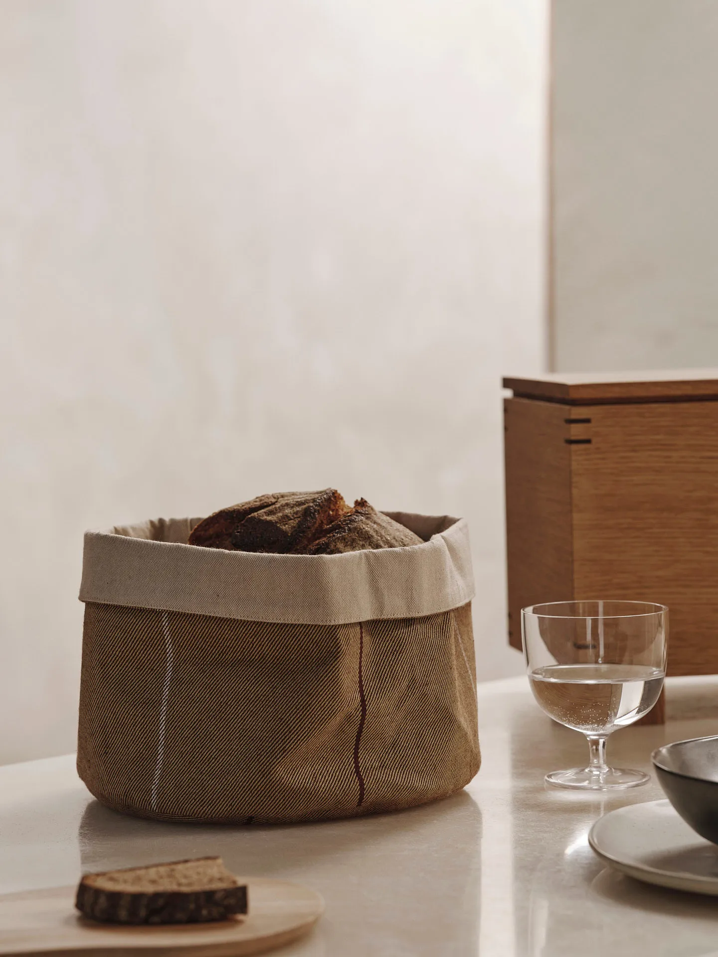 Ito Kitchen Basket leipäkori Ø23 cm, Natural-straw Ferm Living