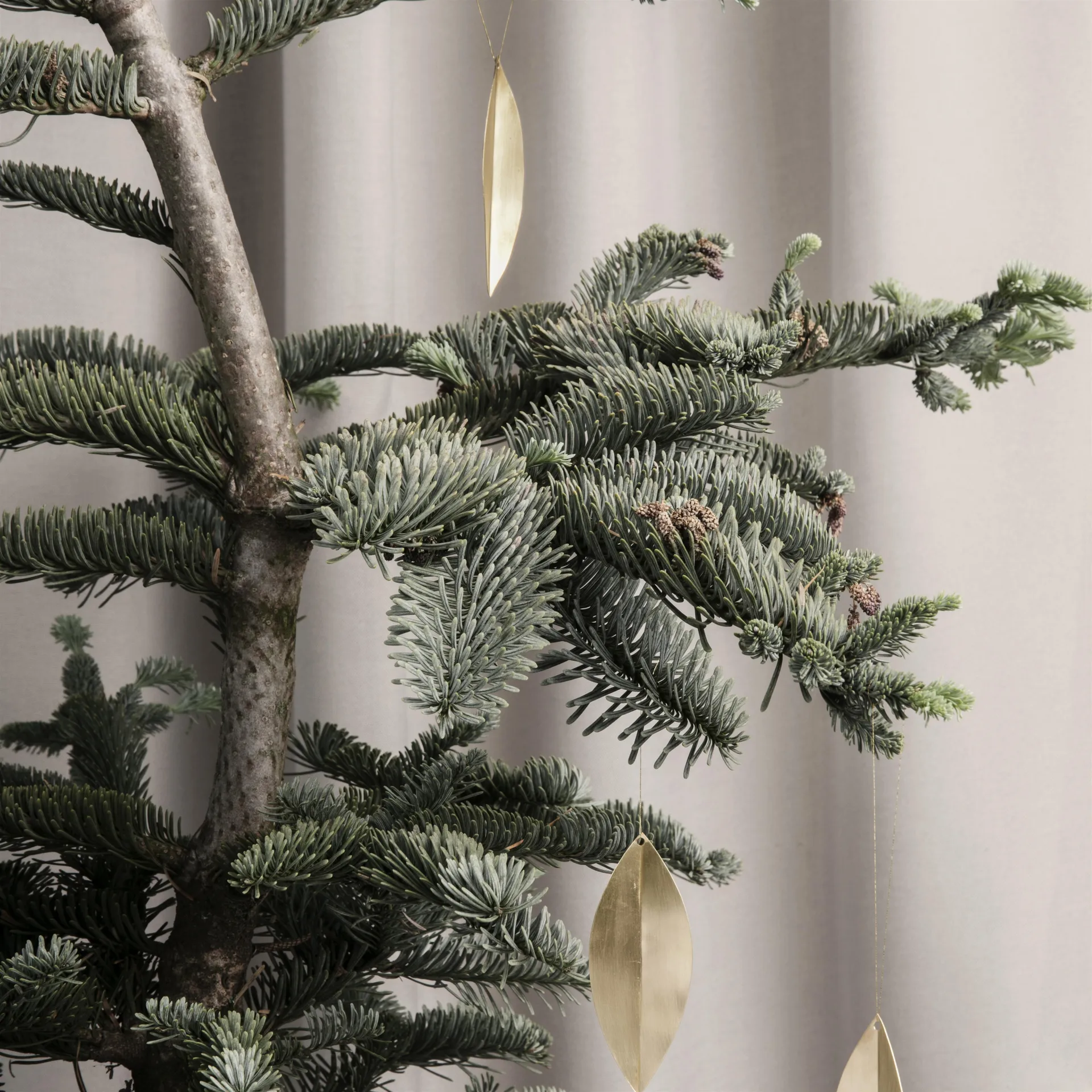 Leaf joulukuusenkoriste, Brass, 4 kpl Ferm Living