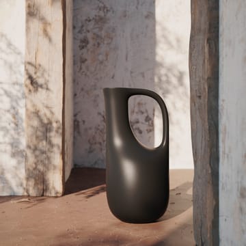 Liba vesikannu  - Black - Ferm Living