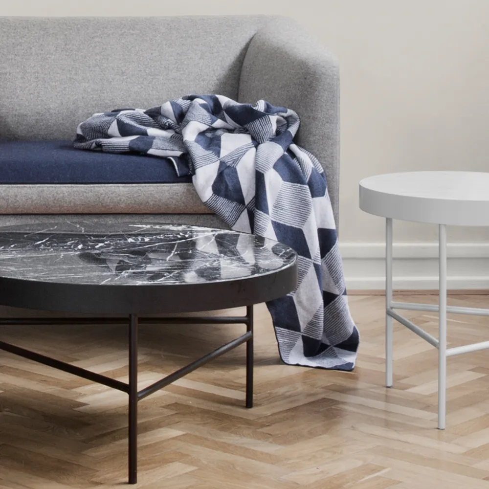 Marble Table -sohvapöytä, Marmori musta, keskikokoinen, musta runko Ferm Living