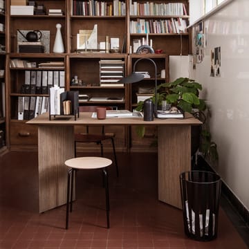 Mingle ruokapöytä - Walnut veneer, 210 cm, viistojalat saksanpähkinävaneri - Ferm Living