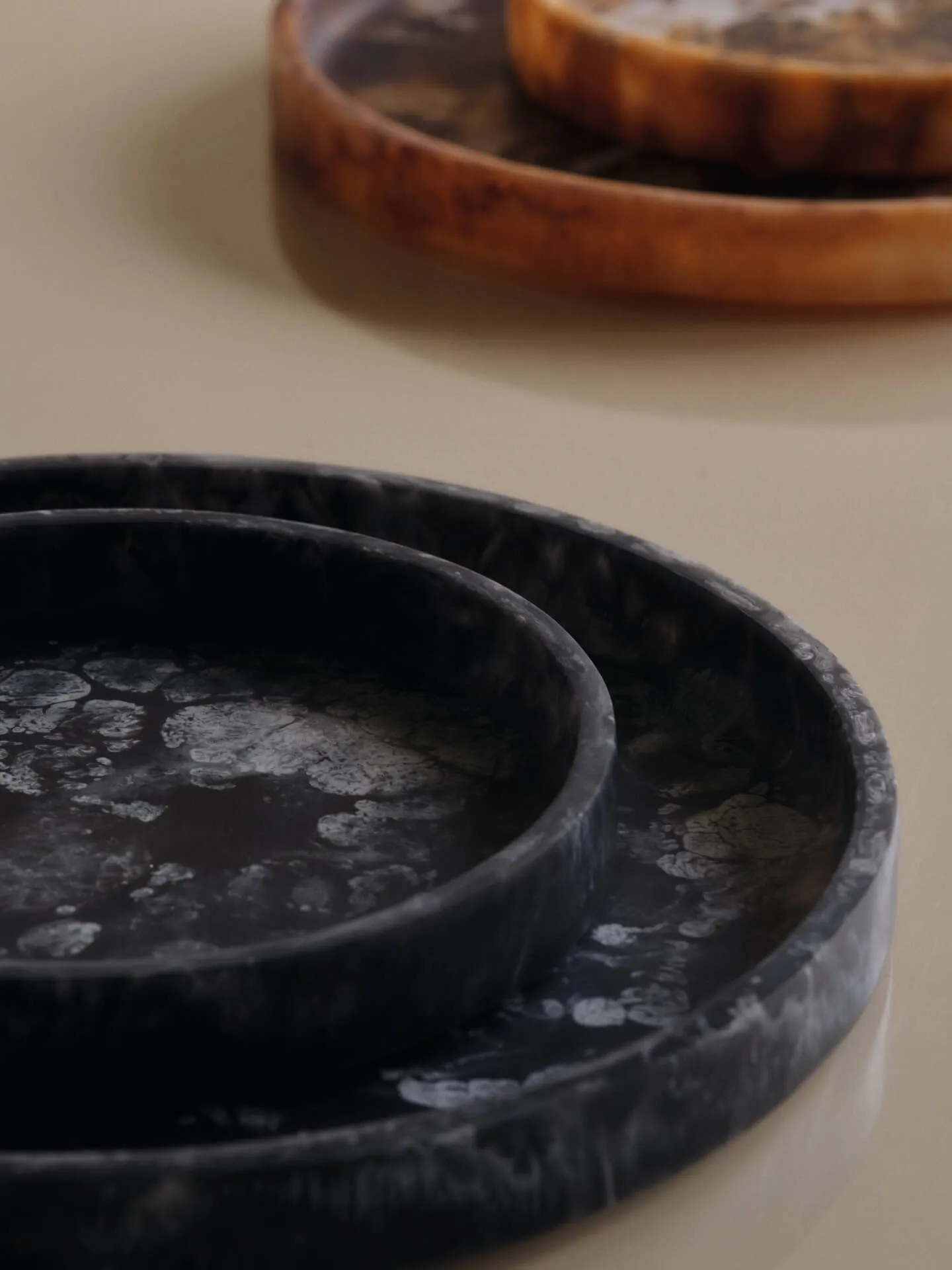 Mist koristealusta Ø20 cm, Charcoal Ferm Living