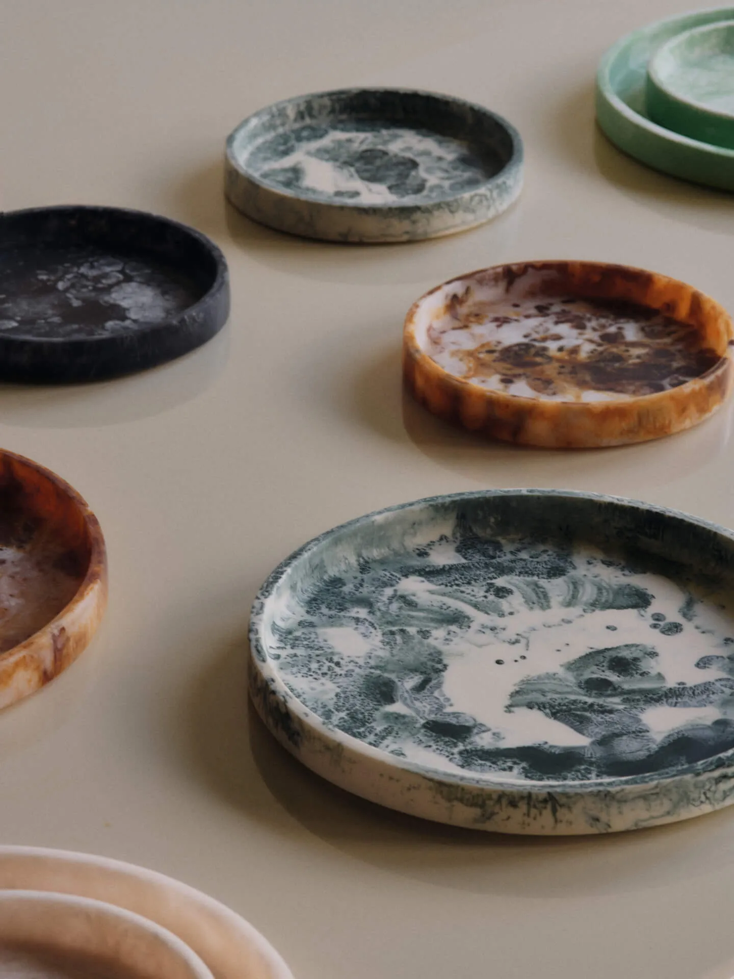 Mist koristealusta Ø20 cm, Emerald-off-white Ferm Living