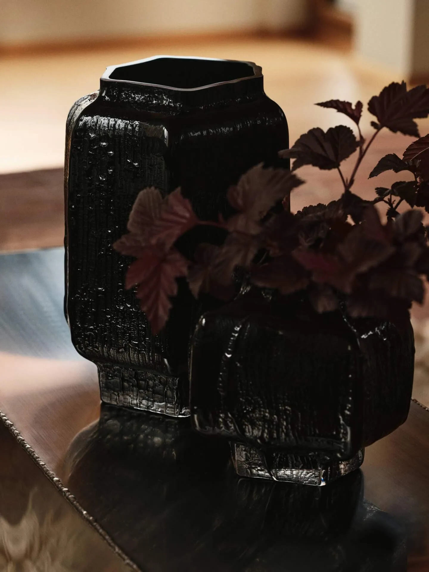 Mokuri maljakko, Black, 30 cm Ferm Living
