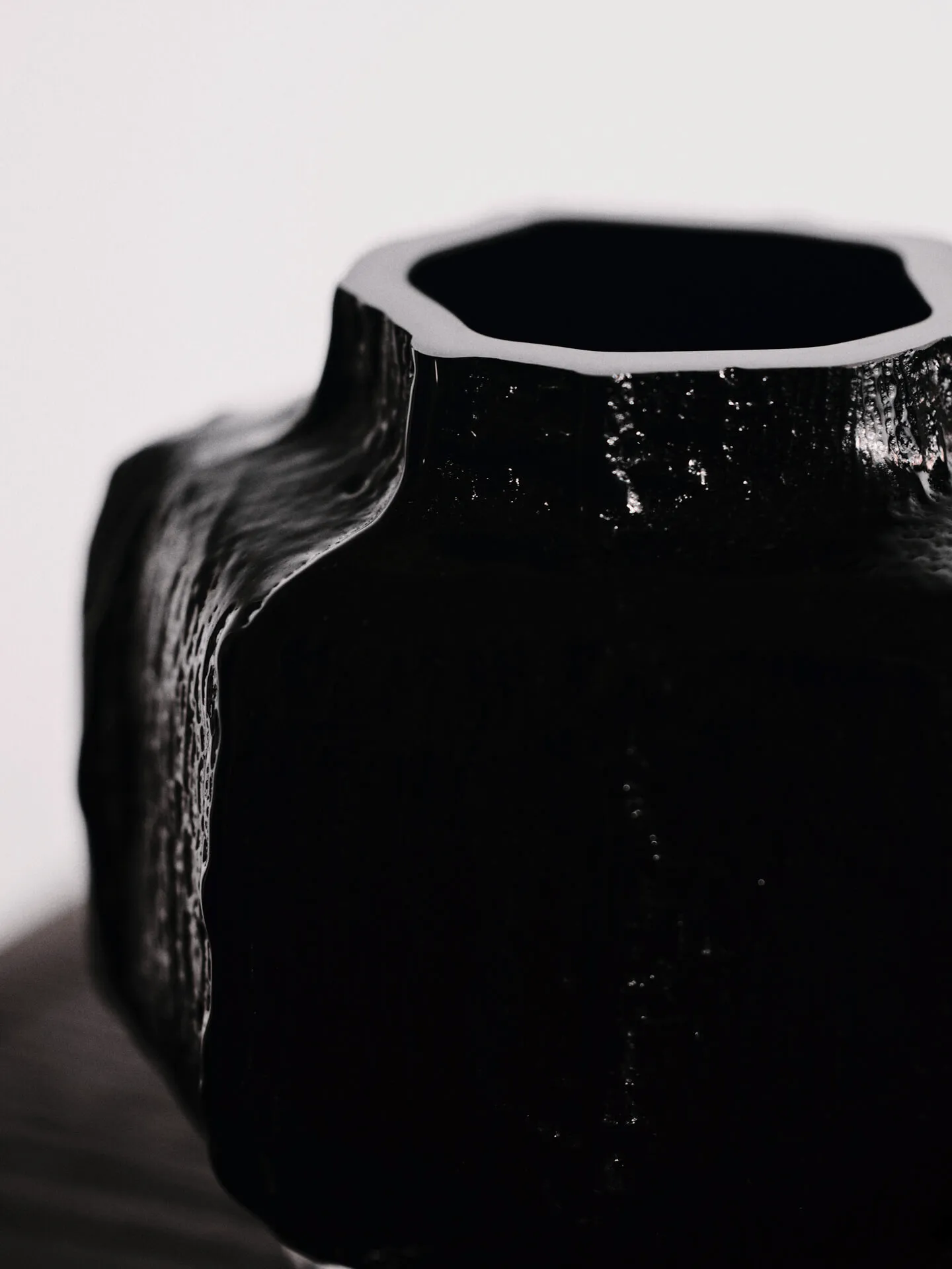 Mokuri maljakko, Black, 30 cm Ferm Living