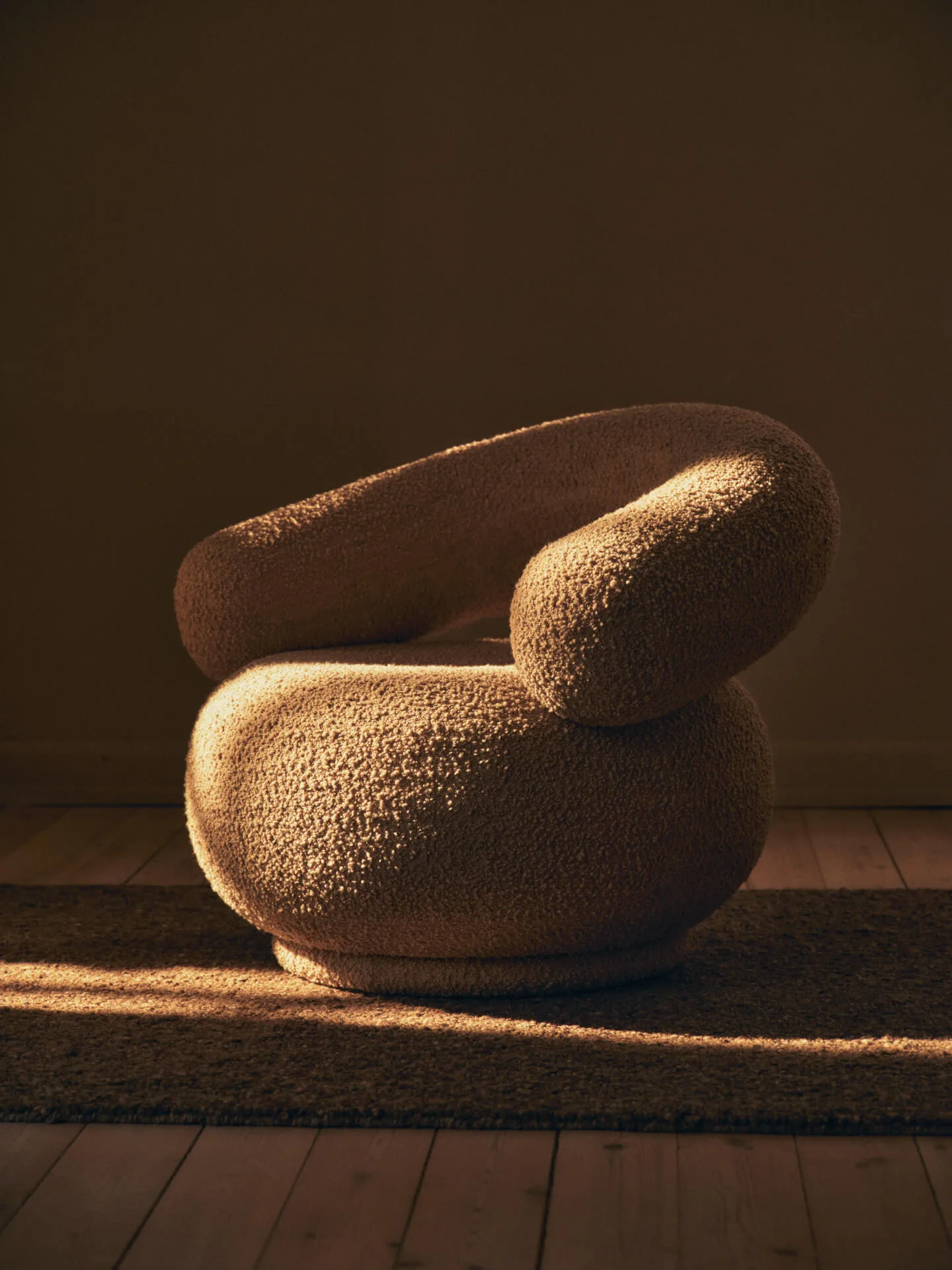Orbo lounge-tuoli, Raw bouclé - Natural Ferm Living